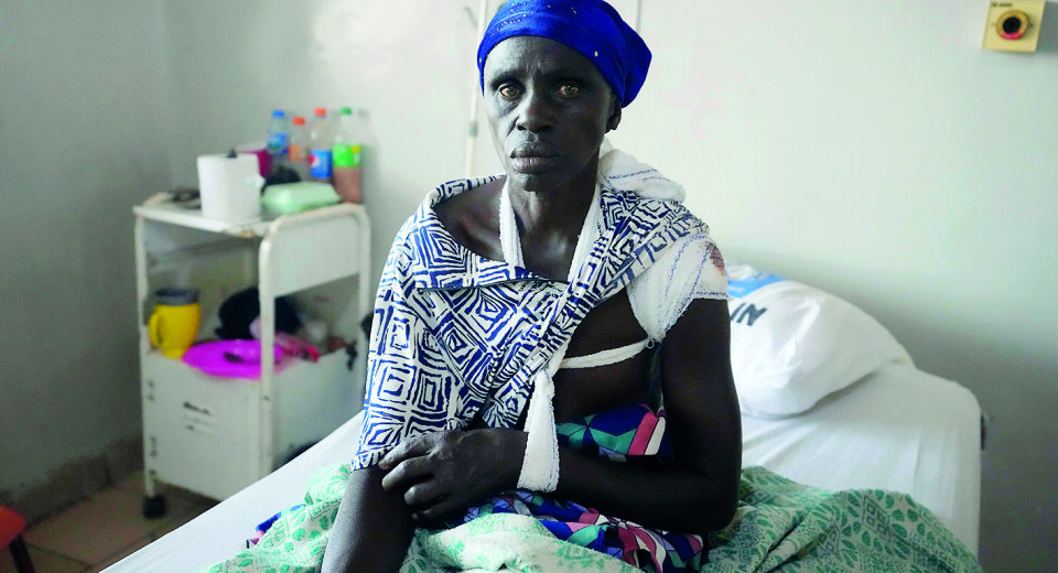 Traumatiserad. Ett av offren för attacken mot 20 kristna byar i Nigeria på julaftonen 2023.