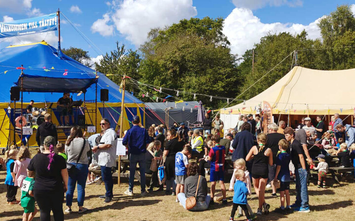 Så skapar 40 medlemmar andlig folkfest i skärgården