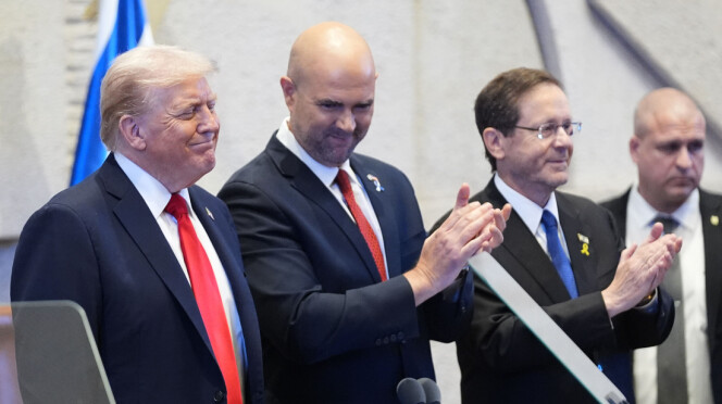 Jubel och stående ovationer
när Trump talade i knesset